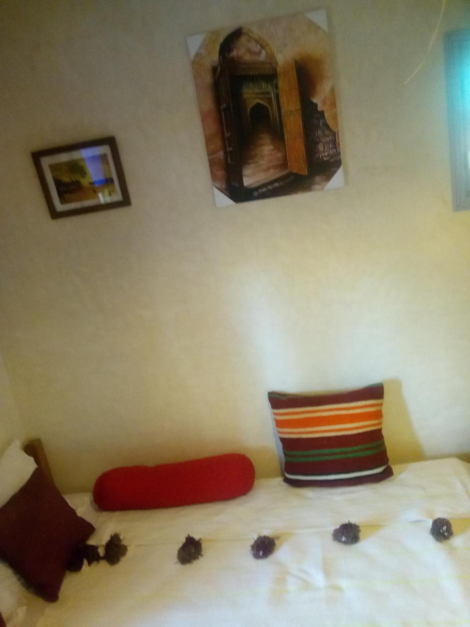 Le Petit Jardin Acomodação com café da manhã Demnat Quarto foto
